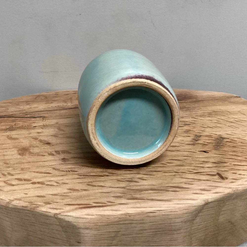🟢 Beautiful Ceramic / Stoneware Crafted Old Fashion Milk Bottle Look Decor Vase - Picture 8 of 13